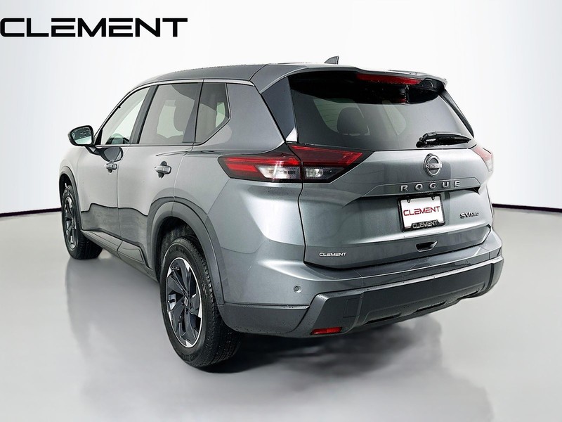 Nissan Rogue Vehicle Full-screen Gallery Image 10