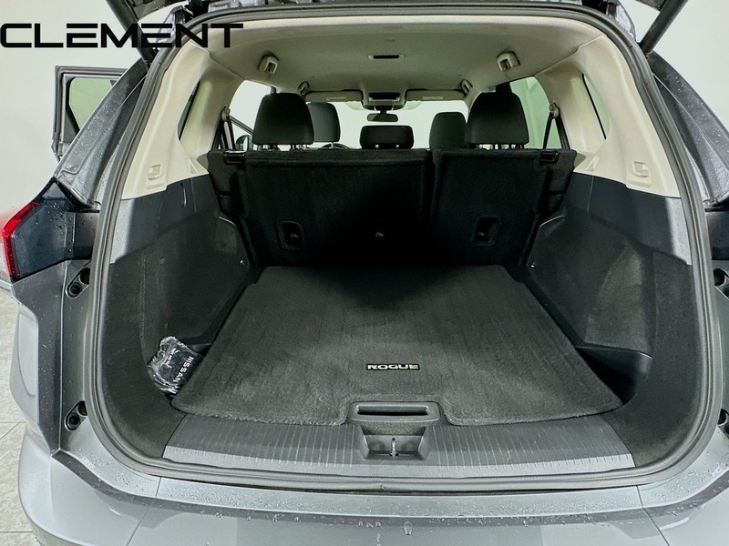 Nissan Rogue Vehicle Full-screen Gallery Image 11
