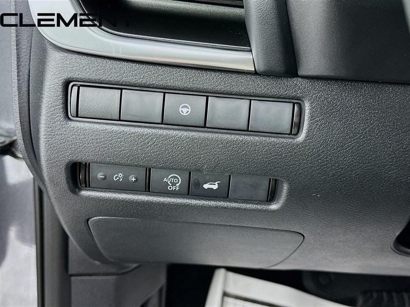 Nissan Rogue Vehicle Full-screen Gallery Image 13