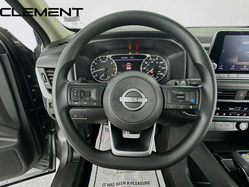 Nissan Rogue Vehicle Full-screen Gallery Image 14