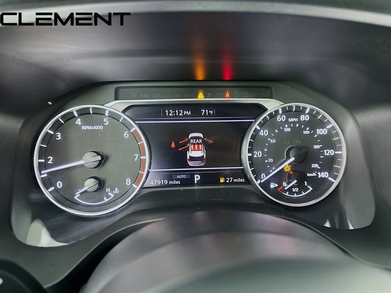 Nissan Rogue Vehicle Full-screen Gallery Image 18