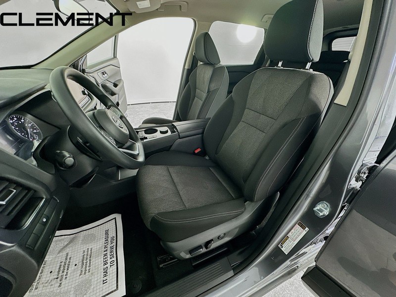 Nissan Rogue Vehicle Full-screen Gallery Image 28