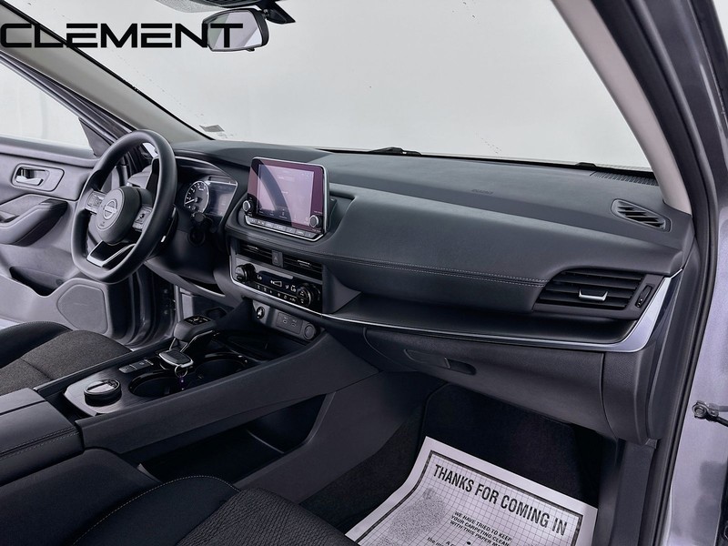 Nissan Rogue Vehicle Full-screen Gallery Image 33