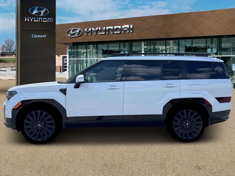 Hyundai Santa Fe Vehicle Full-screen Gallery Image 3