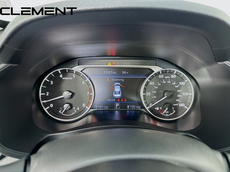 Nissan Altima Vehicle Full-screen Gallery Image 18