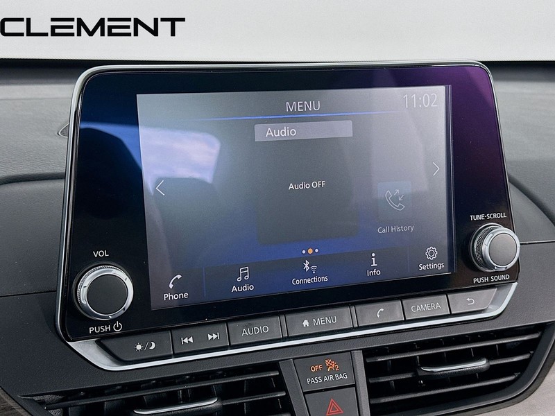 Nissan Altima Vehicle Full-screen Gallery Image 19