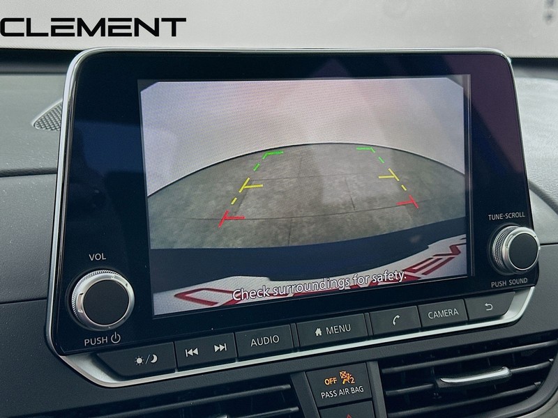 Nissan Altima Vehicle Full-screen Gallery Image 20