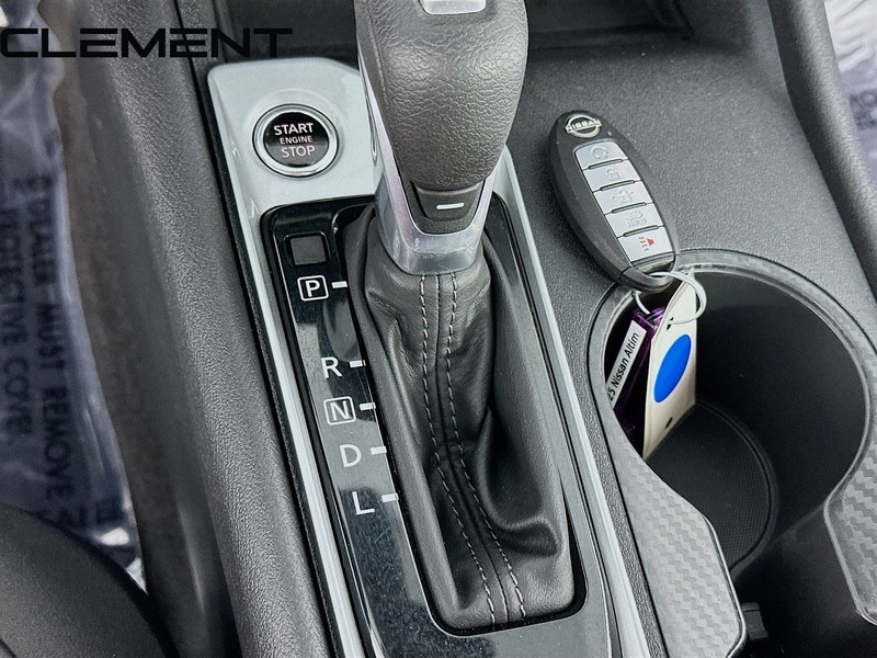 Nissan Altima Vehicle Full-screen Gallery Image 23