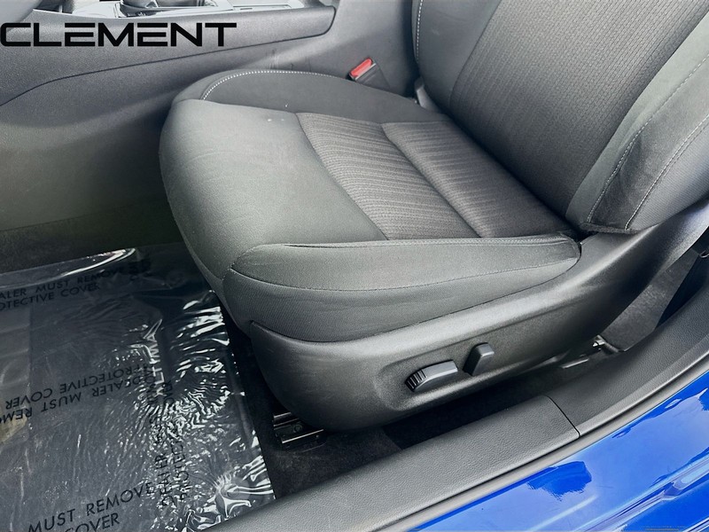 Nissan Altima Vehicle Full-screen Gallery Image 27