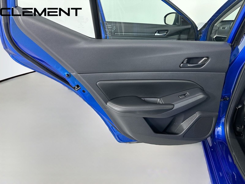 Nissan Altima Vehicle Full-screen Gallery Image 29