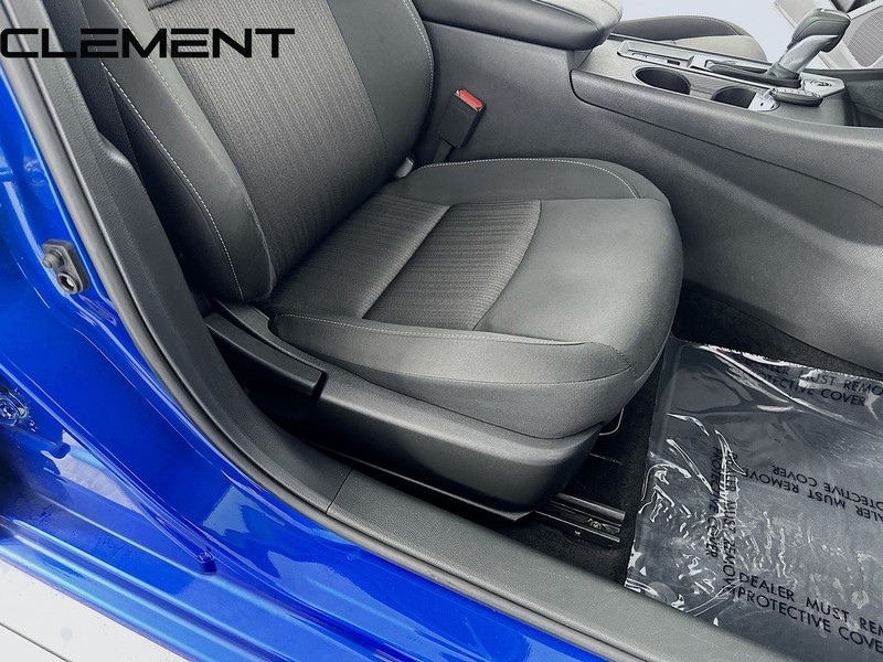 Nissan Altima Vehicle Full-screen Gallery Image 32