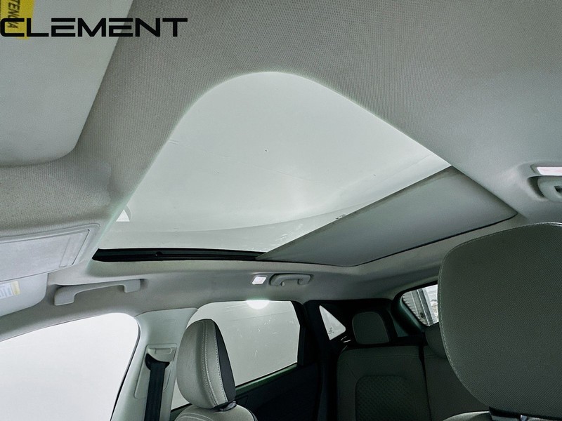 Ford Escape Vehicle Full-screen Gallery Image 24
