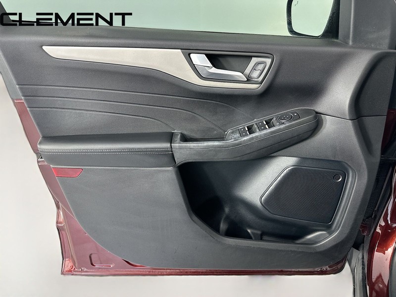 Ford Escape Vehicle Full-screen Gallery Image 25