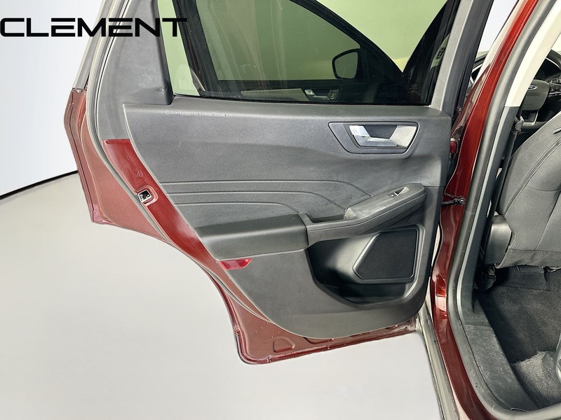 Ford Escape Vehicle Full-screen Gallery Image 29