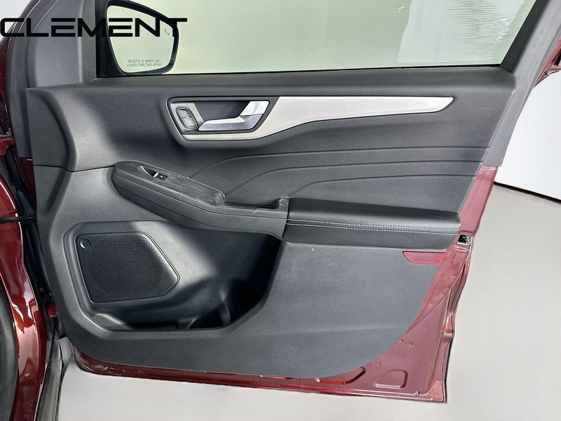 Ford Escape Vehicle Full-screen Gallery Image 34