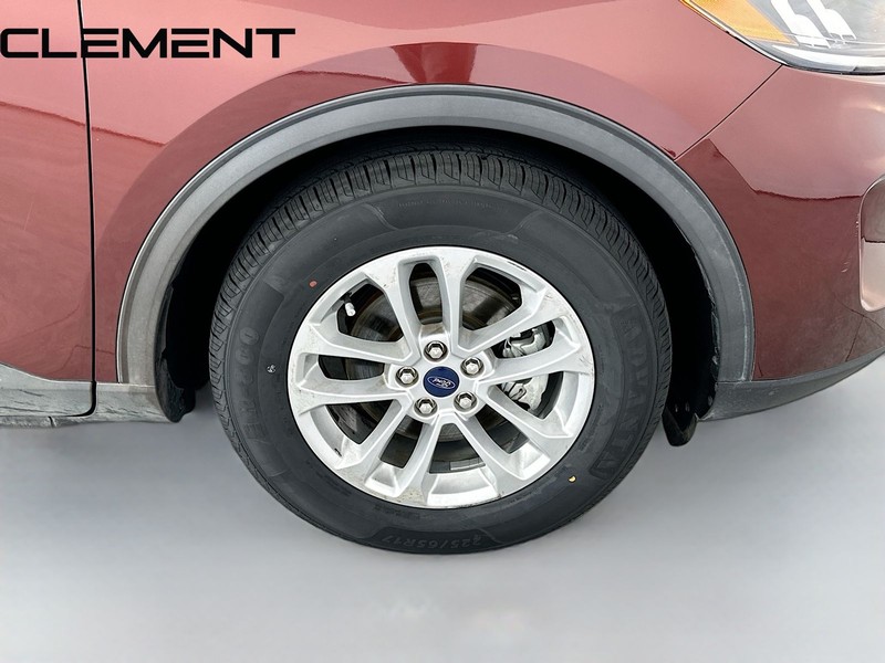 Ford Escape Vehicle Full-screen Gallery Image 35