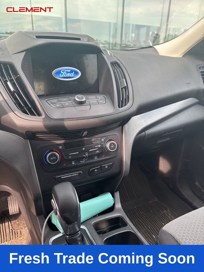 Ford Escape Vehicle Full-screen Gallery Image 2
