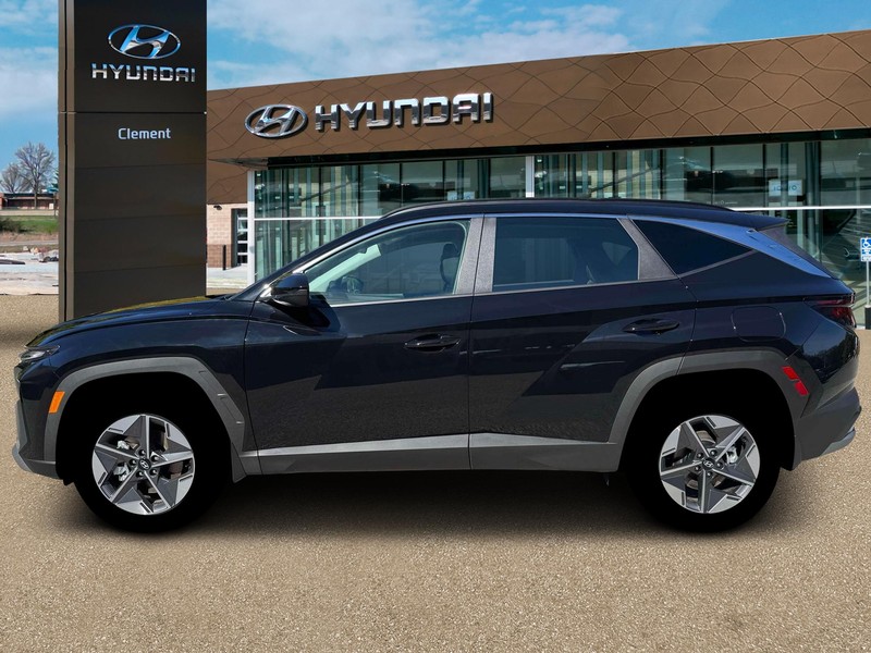 Hyundai Tucson Hybrid Vehicle Full-screen Gallery Image 3