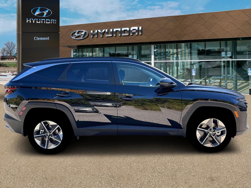 Hyundai Tucson Hybrid Vehicle Full-screen Gallery Image 9