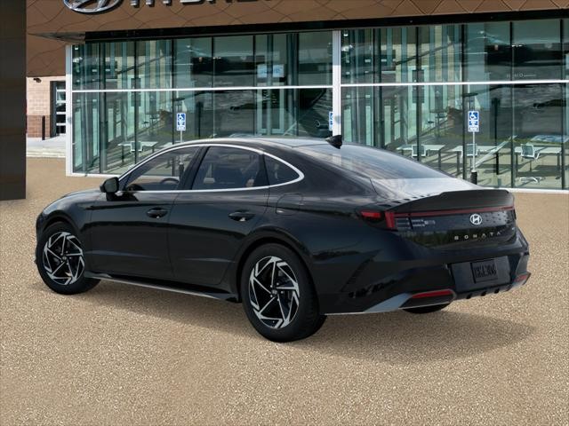 Hyundai Sonata Vehicle Full-screen Gallery Image 5