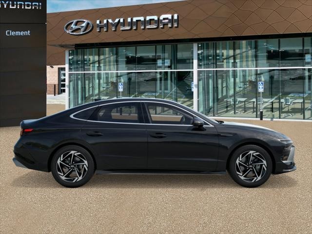 Hyundai Sonata Vehicle Full-screen Gallery Image 7