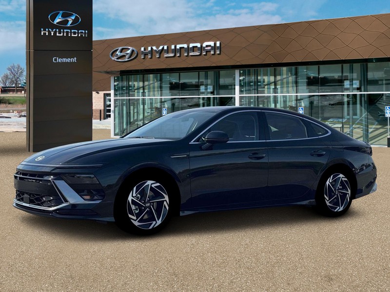 Hyundai Sonata Vehicle Full-screen Gallery Image 2