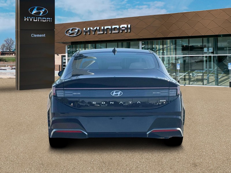 Hyundai Sonata Vehicle Full-screen Gallery Image 6