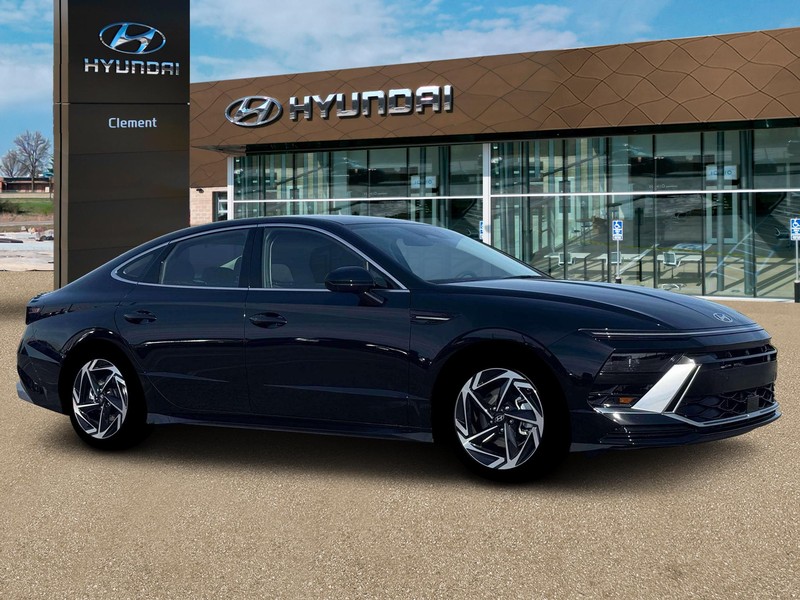Hyundai Sonata Vehicle Full-screen Gallery Image 10