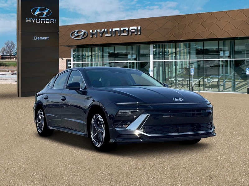 Hyundai Sonata Vehicle Full-screen Gallery Image 11