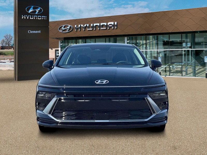 Hyundai Sonata Vehicle Full-screen Gallery Image 12