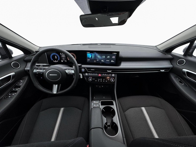 Hyundai Sonata Vehicle Full-screen Gallery Image 13
