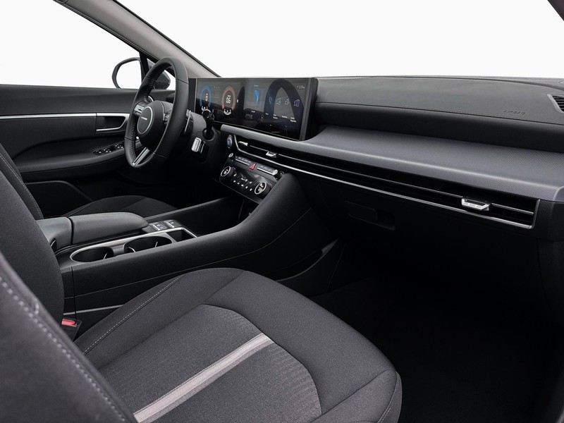 Hyundai Sonata Vehicle Full-screen Gallery Image 15
