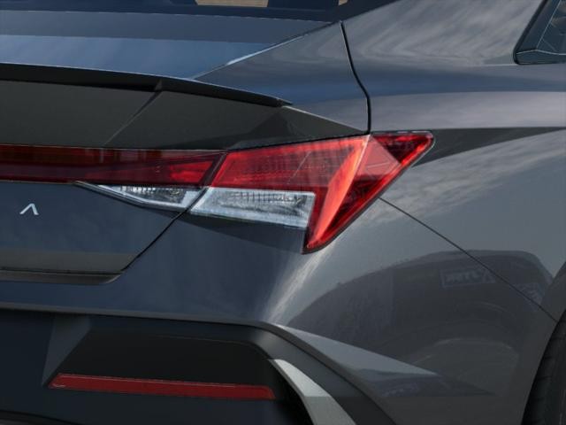 Hyundai Elantra Vehicle Full-screen Gallery Image 10