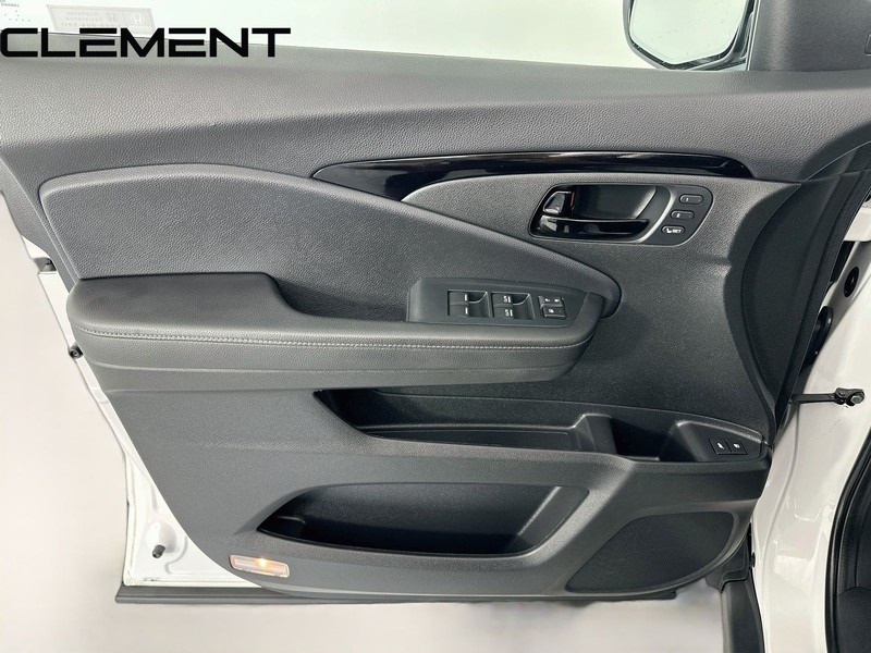 Honda Passport Vehicle Full-screen Gallery Image 28