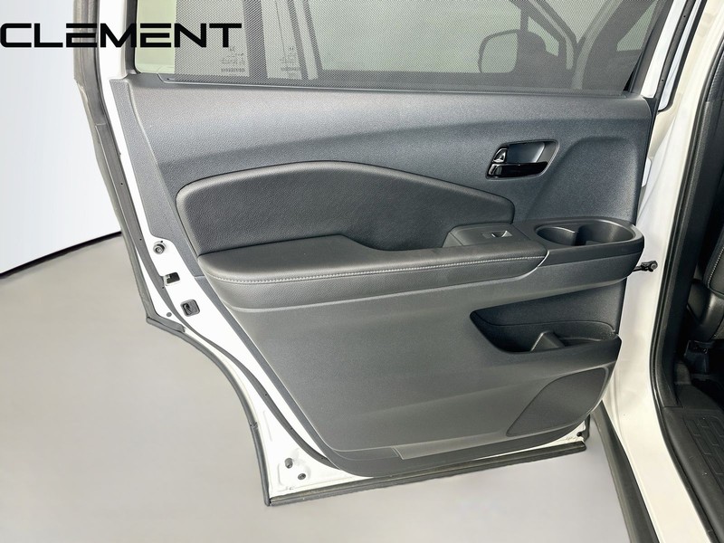 Honda Passport Vehicle Full-screen Gallery Image 32