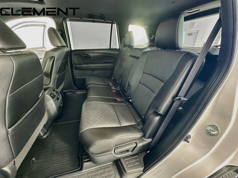 Honda Passport Vehicle Full-screen Gallery Image 33