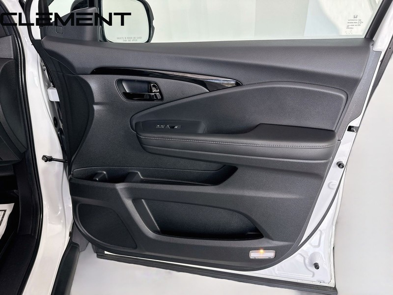 Honda Passport Vehicle Full-screen Gallery Image 37
