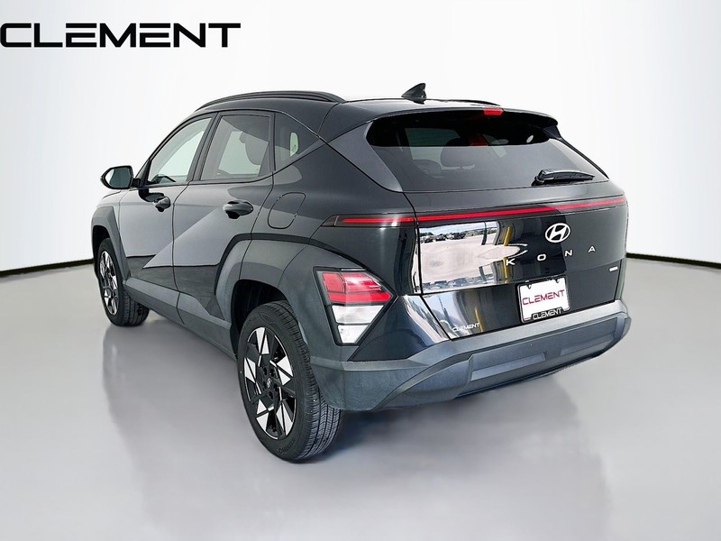 Hyundai Kona Vehicle Full-screen Gallery Image 10