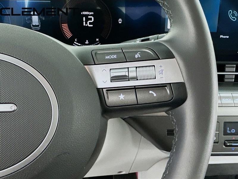 Hyundai Kona Vehicle Full-screen Gallery Image 17