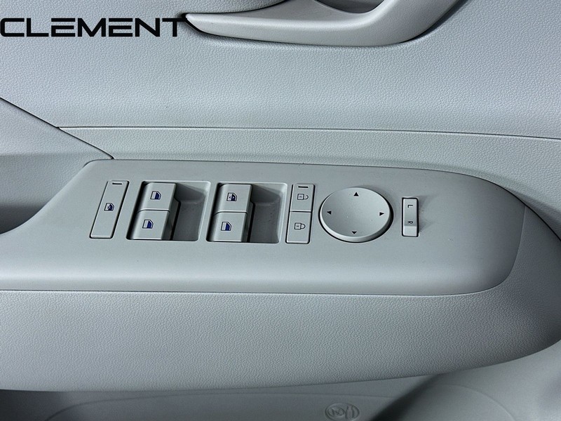 Hyundai Kona Vehicle Full-screen Gallery Image 24