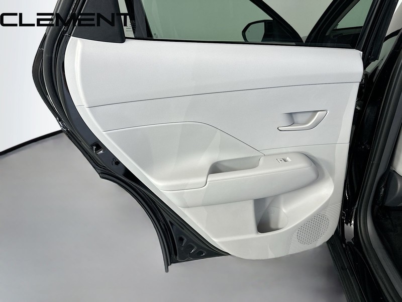 Hyundai Kona Vehicle Full-screen Gallery Image 29