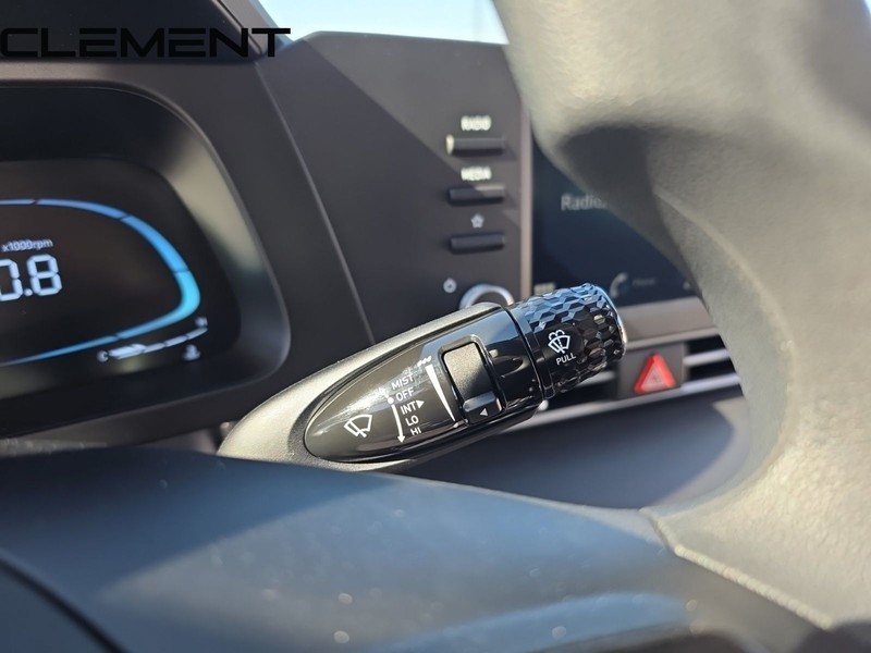 Hyundai Elantra Vehicle Full-screen Gallery Image 19