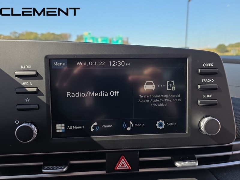 Hyundai Elantra Vehicle Full-screen Gallery Image 22