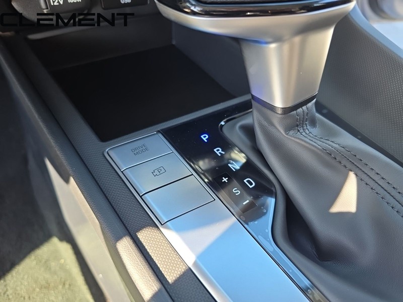 Hyundai Elantra Vehicle Full-screen Gallery Image 25