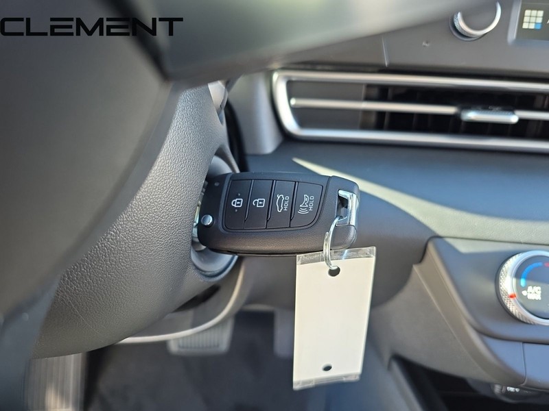 Hyundai Elantra Vehicle Full-screen Gallery Image 27