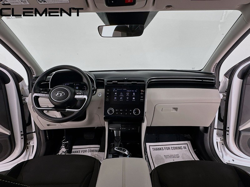Hyundai Tucson Vehicle Full-screen Gallery Image 12