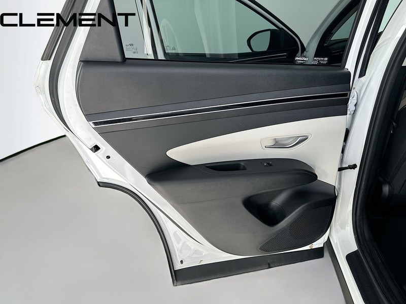 Hyundai Tucson Vehicle Full-screen Gallery Image 30