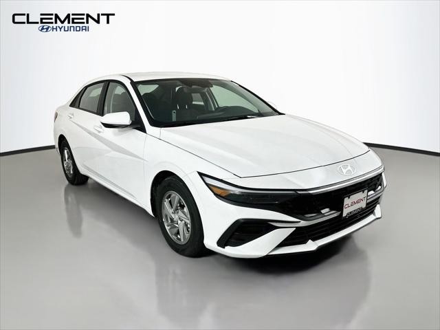 Hyundai Elantra Vehicle Full-screen Gallery Image 3