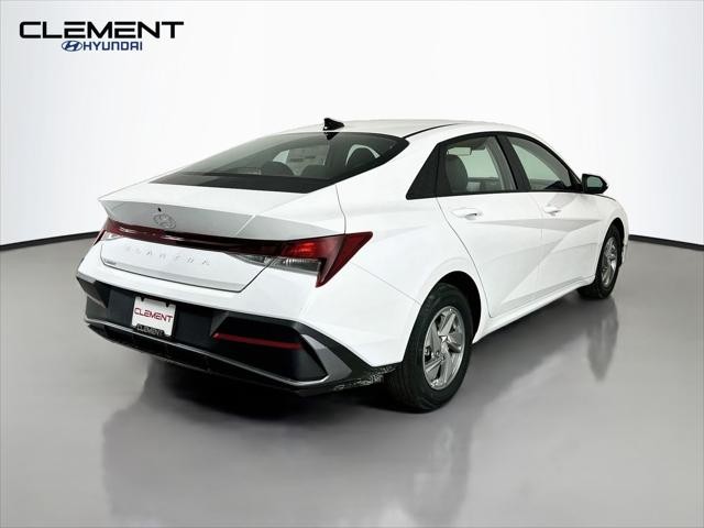 Hyundai Elantra Vehicle Full-screen Gallery Image 6