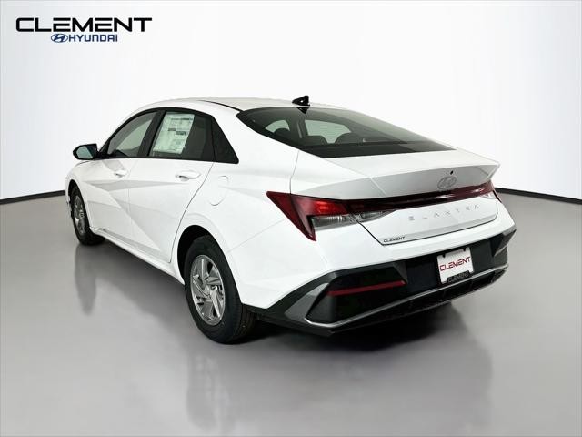 Hyundai Elantra Vehicle Full-screen Gallery Image 8